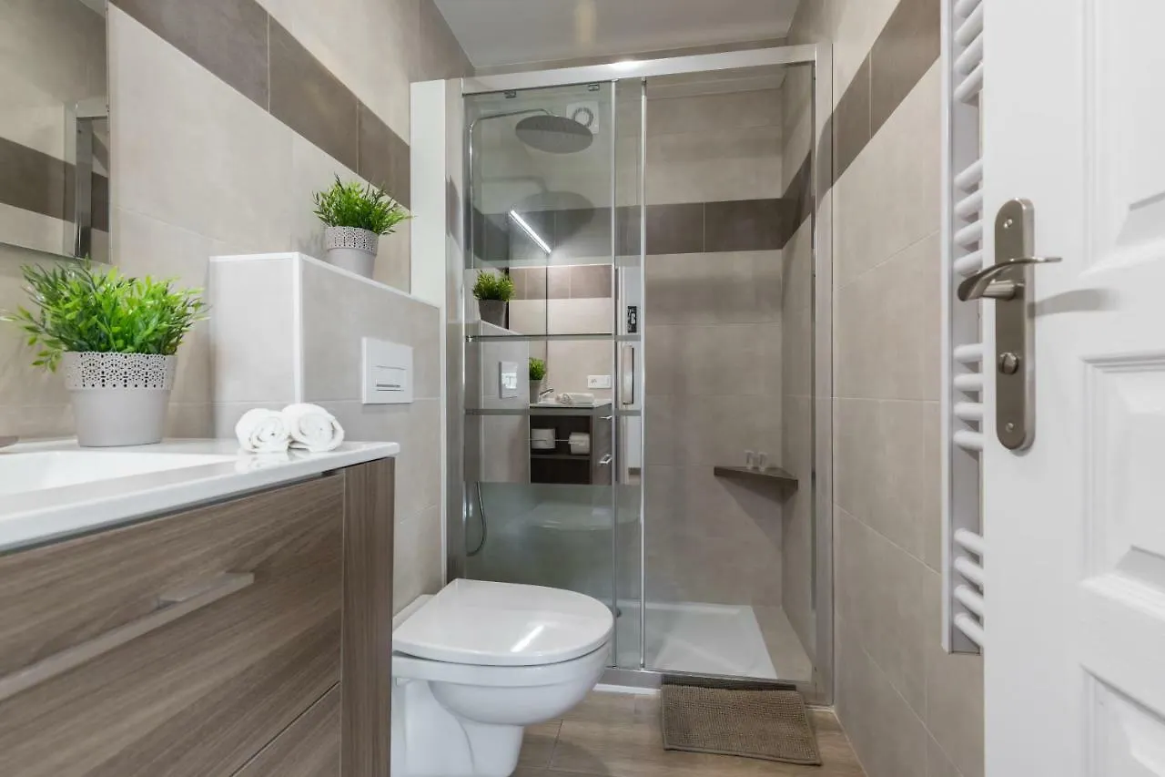 Sleep In Antibes City Center Apartment France