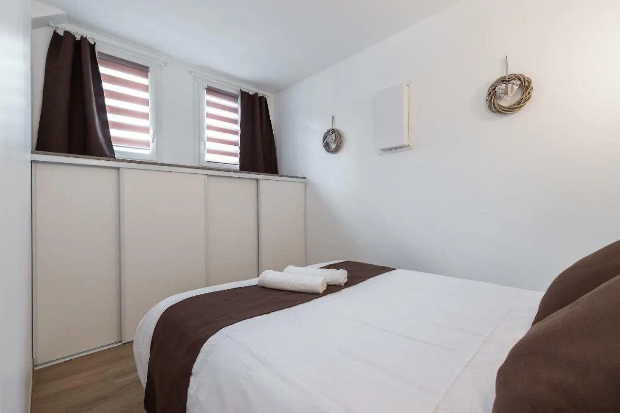 Sleep In Antibes City Center Apartment