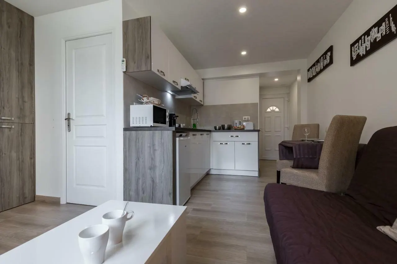 Sleep In Antibes City Center Apartment