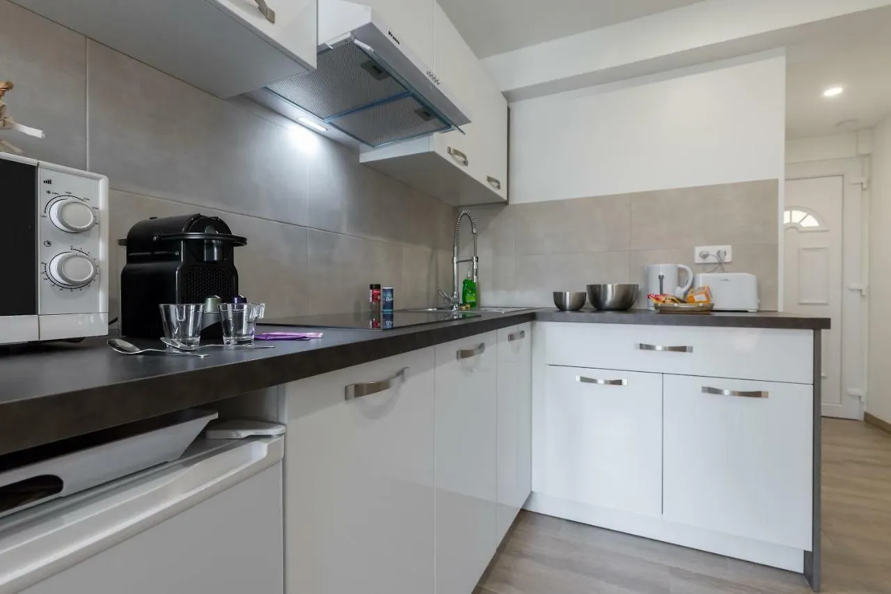 Sleep In Antibes City Center Apartment