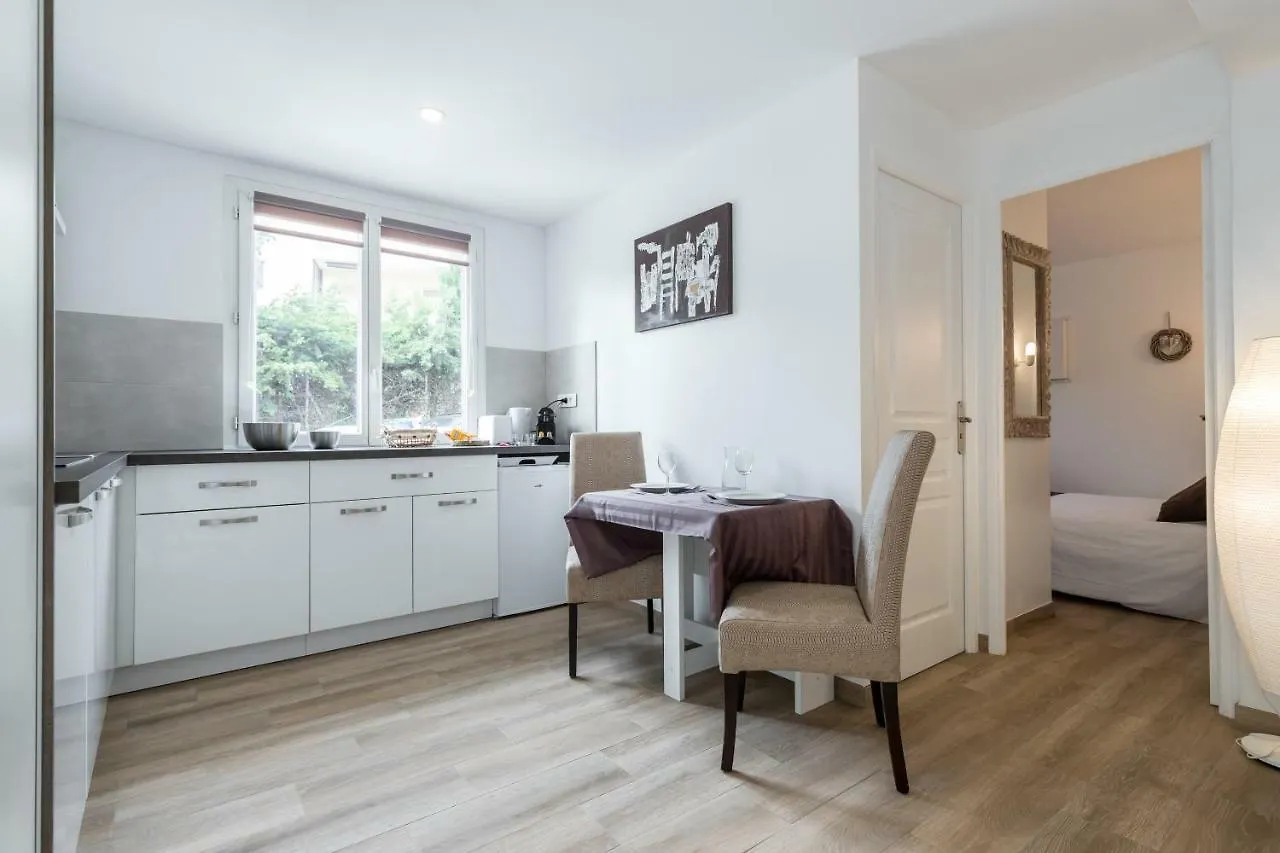 Sleep In Antibes City Center Apartment