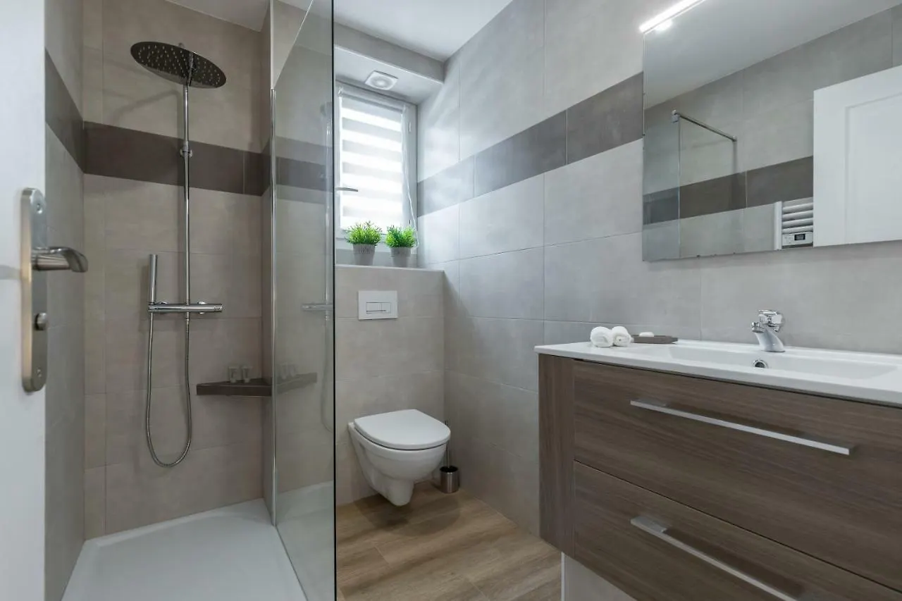 Sleep In Antibes City Center Apartment