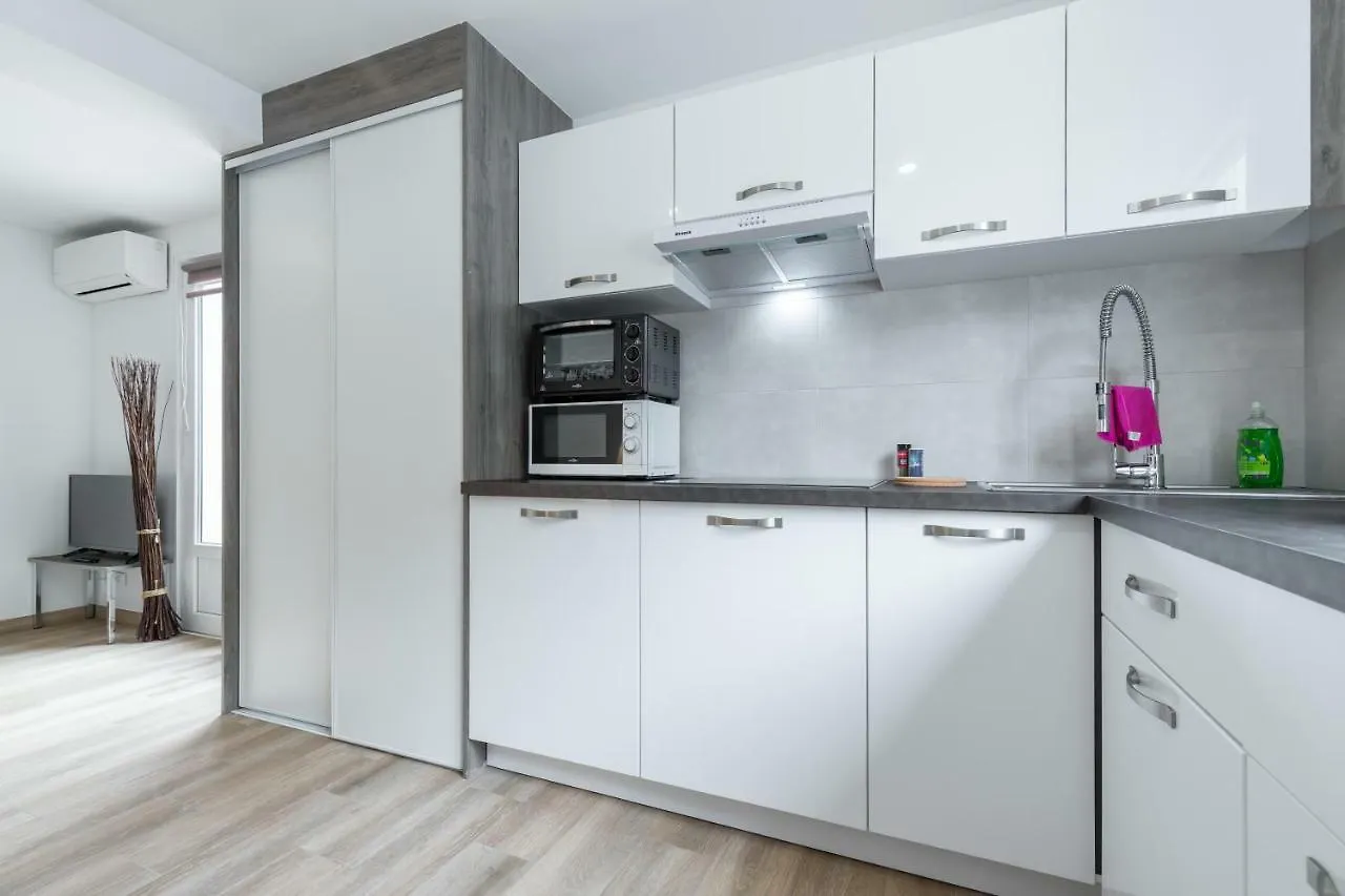 Sleep In Antibes City Center Apartment