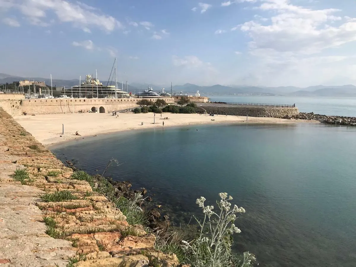 Sleep In Antibes City Center Apartment